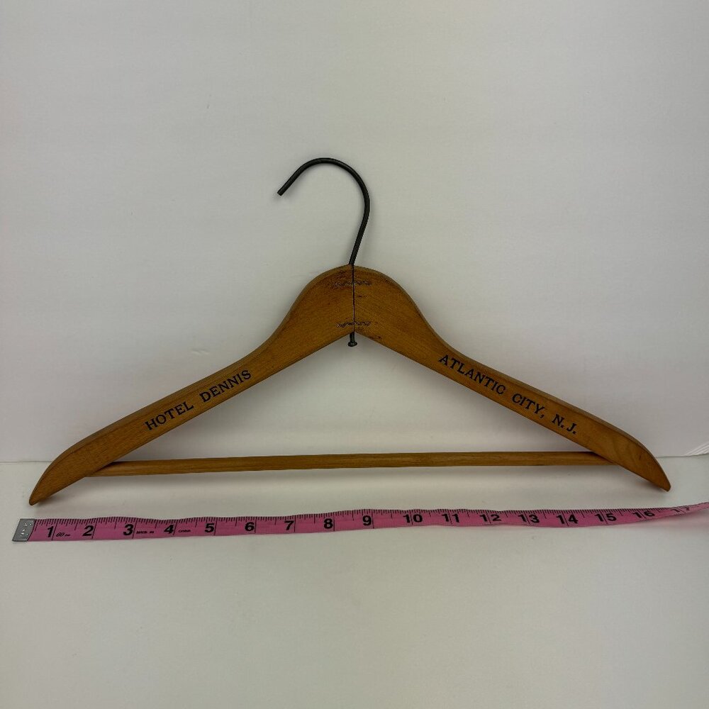 Vtg Tan Wooden Hotel Dennis Atlantic City New Jersey NJ Clothing‎ Jacket Hanger